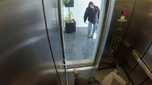 Killer in ascensore: tu cosa faresti?