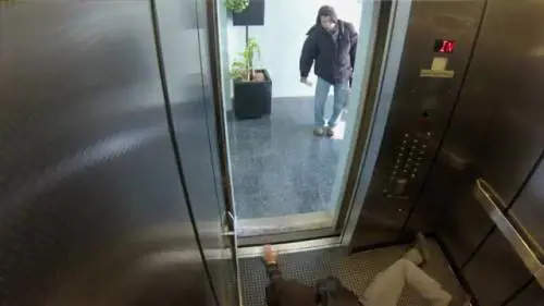 Killer in ascensore: tu cosa faresti?