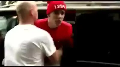 Justin Bieber litiga con i paparazzi