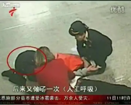 Malore in metropolitana: addetta lo salva