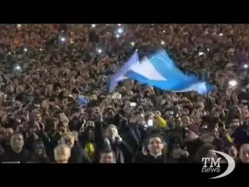 La voce dei fedeli: l'emozione della piazza