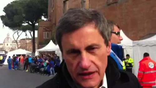Alemanno: "Angelus e maratona, giornata impegnativa per Roma"