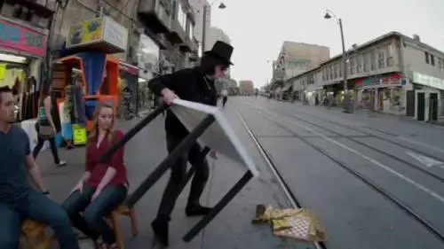 Il video surreale di Messe Kopp