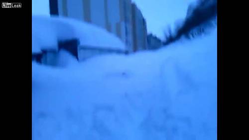 Salto nella neve...dal 5° piano