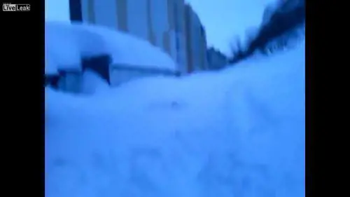 Salto nella neve...dal 5° piano