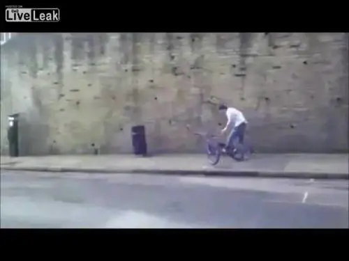 Acrobazia in bmx: che salto!