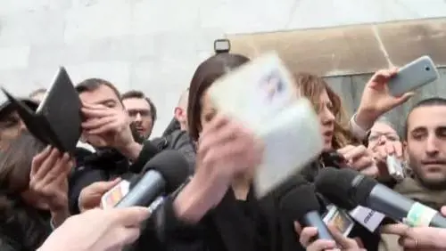Ruby mostra il passaporto