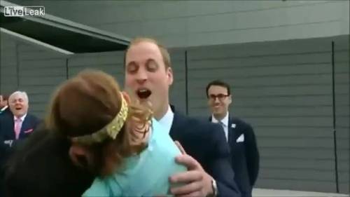 Bambina rifiuta bacio del principe William