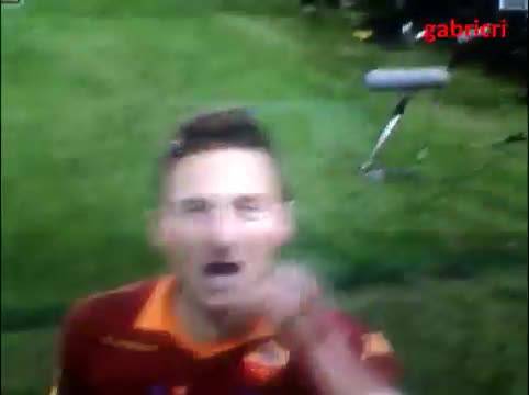 Il misterioso labiale di Totti dopo il gol