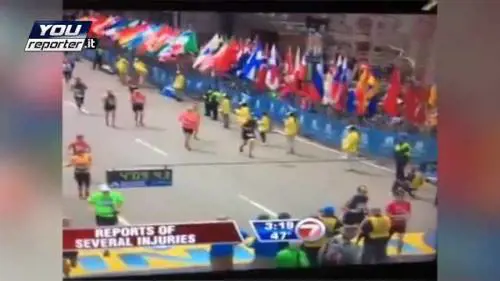Boston, sangue alla maratona: la prima esplosione