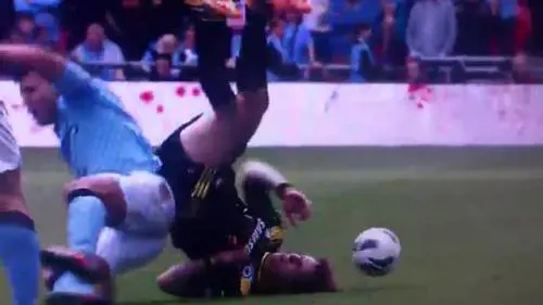 Aguero, fallo killer su David Luiz