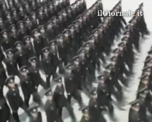 La Corea del Nord festeggia il suo esercito