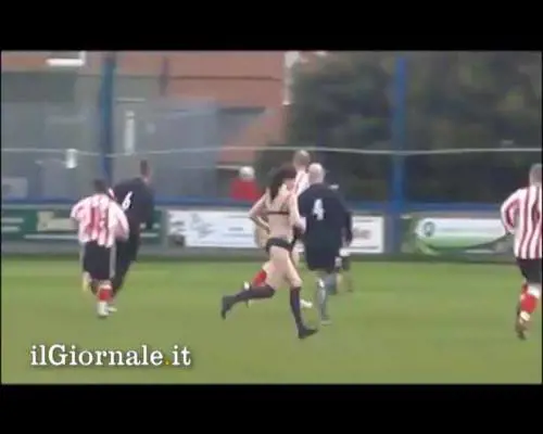 Striker in campo passa inosservata