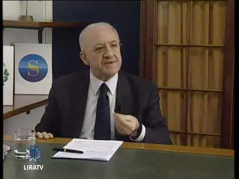 De Luca contro i grillini