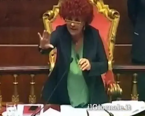 Urla dei grillini su Andreotti