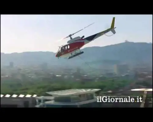 Ferrari di Alonso in volo su Barcellona