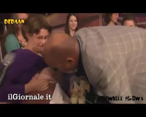 Beve latte materno in diretta