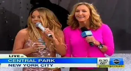 Mariah Carey perde il vestito