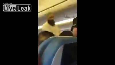 Allarme terrorismo su un aereo