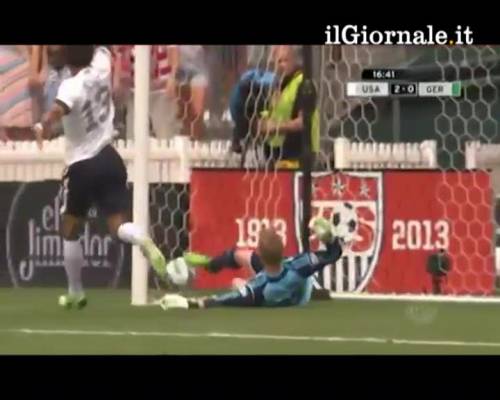 Autogol clamoroso nel match USA-Germania