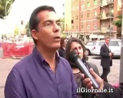 Floris nel mirino del M5S: "Guadagno 500mila euro"