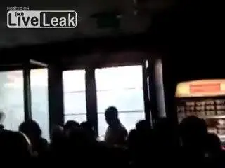 Turchia, la polizia sgombera la piazza della protesta