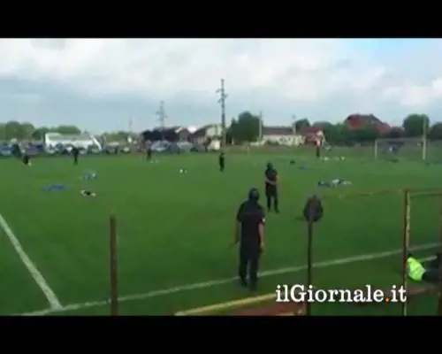 Blitz della polizia durante la gara