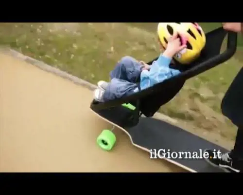Ora il passeggino si porta sullo skateboard
