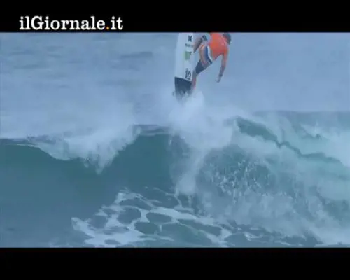 Acrobazie sulla tavola da surf
