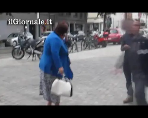 Torte in faccia al segretario di stato belga