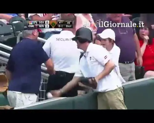 Raccattapalle elimina battitore