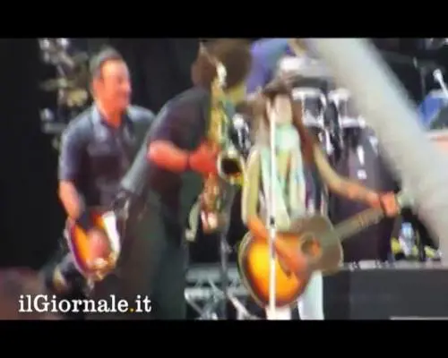 Springsteen balla con mamma e canta sorella