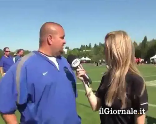 Giornalista travolta da un giocatore di football