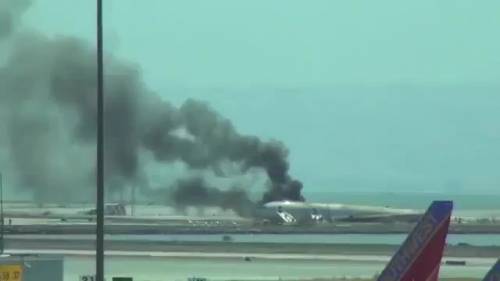 San Francisco, aereo si schianta e va in fiamme