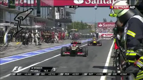 Una gomma di Webber colpisce un cameraman