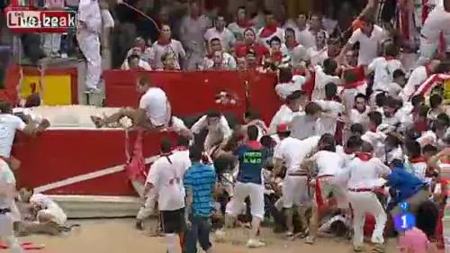 Pamplona, i tori a volte si arrabbiano