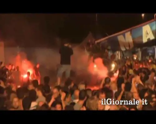 Tifosi atalantini con il carro armato