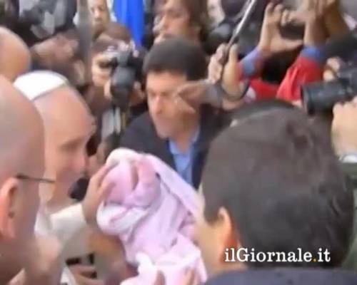 Il papa visita le favelas