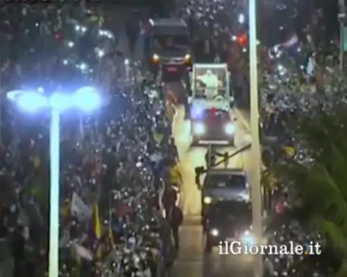 Copacabana in delirio per il papa