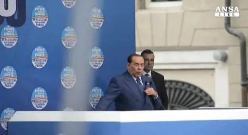 Berlusconi rilancia: "Riforma della giustizia o voto"