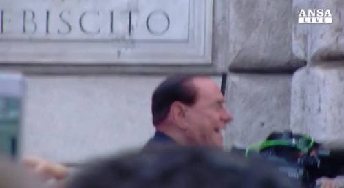 Berlusconi rassicura Letta: "Il governo vive"