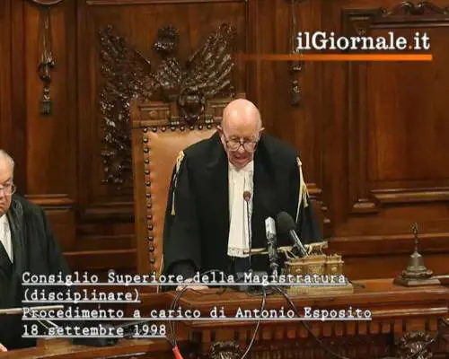 Tutti gli altarini del giudice: le accuse a Esposito