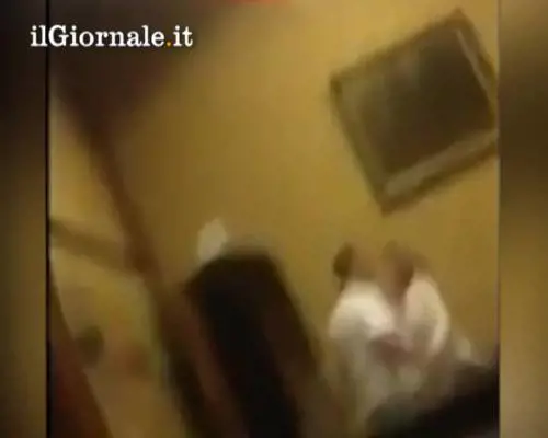 Belgio, video hot in municipio: vicesindaco beccato con l'amante