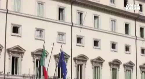 Imu, Letta minaccia: "Se il governo cade, si paga"