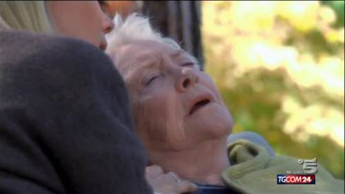 L'addio a Beautiful di Stephanie Forrester: muore tra le braccia di Brooke