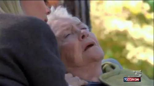 L'addio a Beautiful di Stephanie Forrester: muore tra le braccia di Brooke