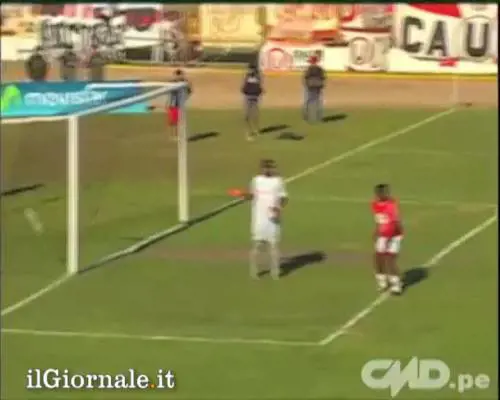 Calcio peruviano, incredibile autogol 