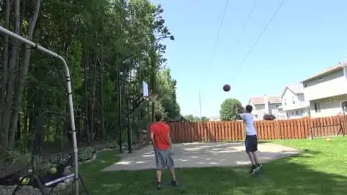 Tutti i modi più assurdi di fare canestro