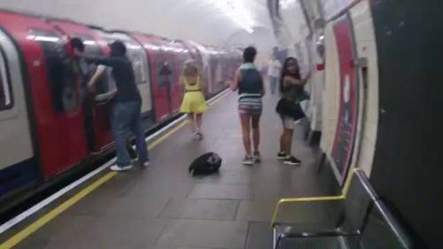 Attimi di paura nella metro londinese