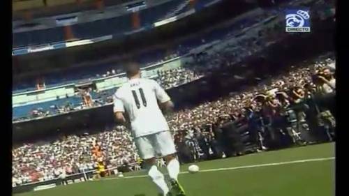 Gareth Bale presentato al Bernabeu. Standing ovation per lui